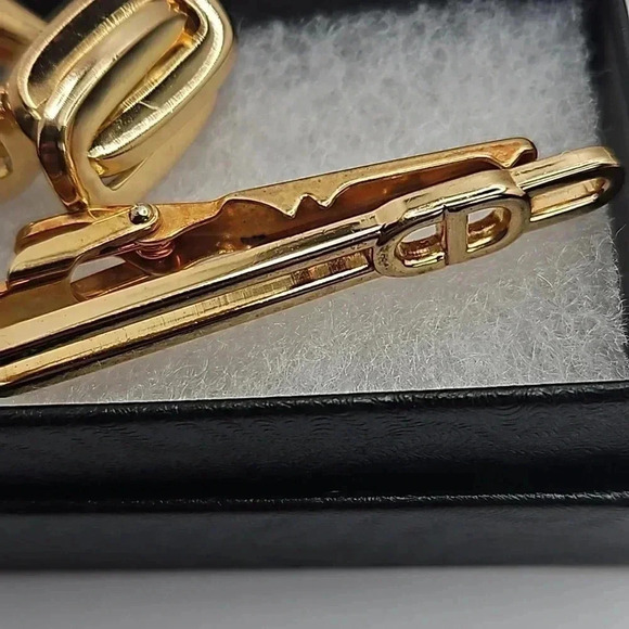 Christian Dior CD Logo Bullet Back Gold Tone Cufflinks with Tie Bar - Picture 4 of 4